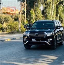 تۆیۆتا لاند کروزەر